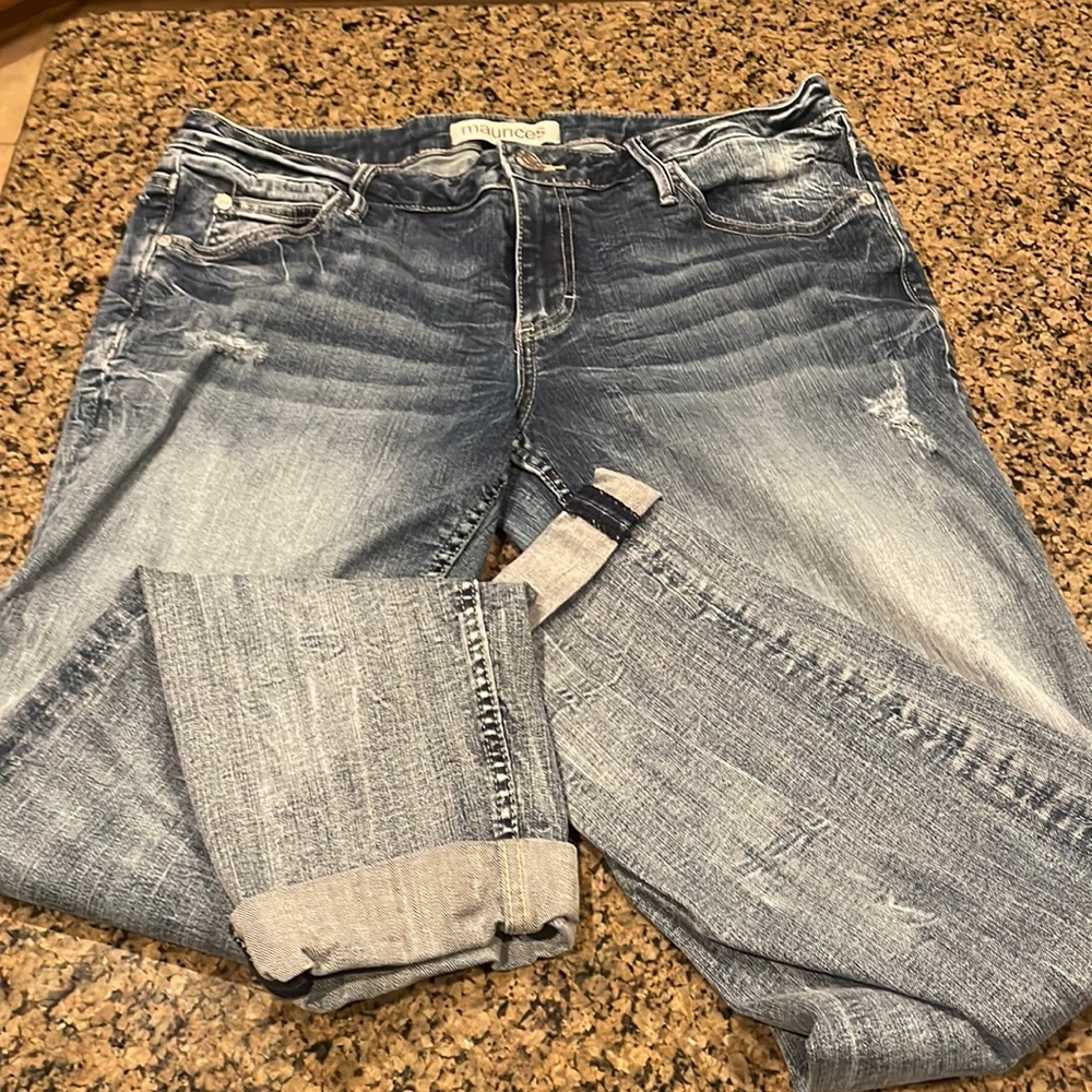 Distressed Women’s Jean size 31x29